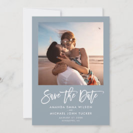 Minimalistisches, modernes Script Dusty Blue Chic  Save The Date