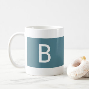 Minimalistisches modernes Teal- und Weiß-Monogramm Kaffeetasse