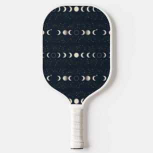 Minimalistisches Mondphasenmuster mit Sternen und Pickleball Schläger