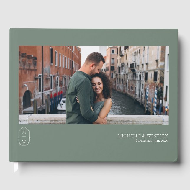 Minimalistisches Monogram Sage Green Wedding Foto Gästebuch (Vorderseite)