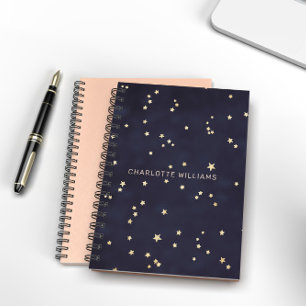 Minimalistisches Monogramm mit Sternenhimmel und g Notizblock