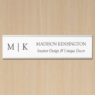 Minimalistisches Monogramm oder Logo hinzufügen Türschild