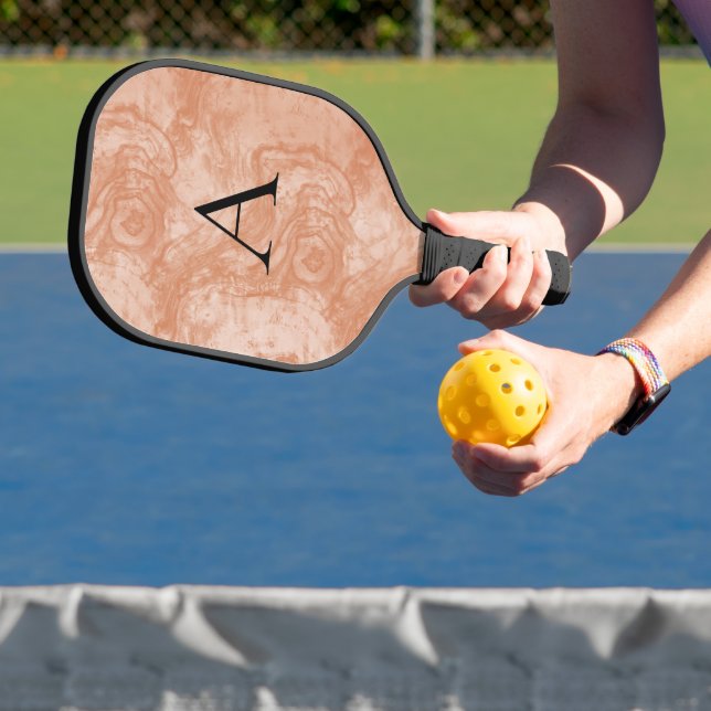 Minimalistisches Monogramm Orange-Holzkörnchen Pickleball Schläger (InSitu)