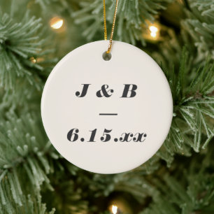 Minimalistisches Monogramm Schwarze und Elfenbein- Keramik Ornament