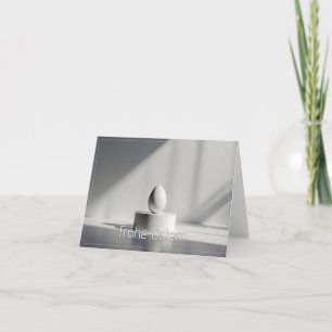 Minimalistisches Osterei auf modernem Podest Dankeskarte