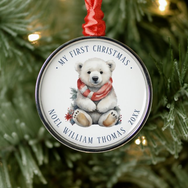 Minimalistisches Polar Bear Baby's First Christmas Ornament Aus Metall (Baum)