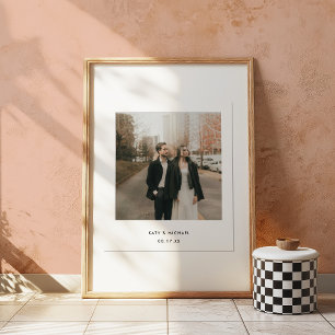Minimalistisches Polaroid-Foto von Paaren mit Name Poster