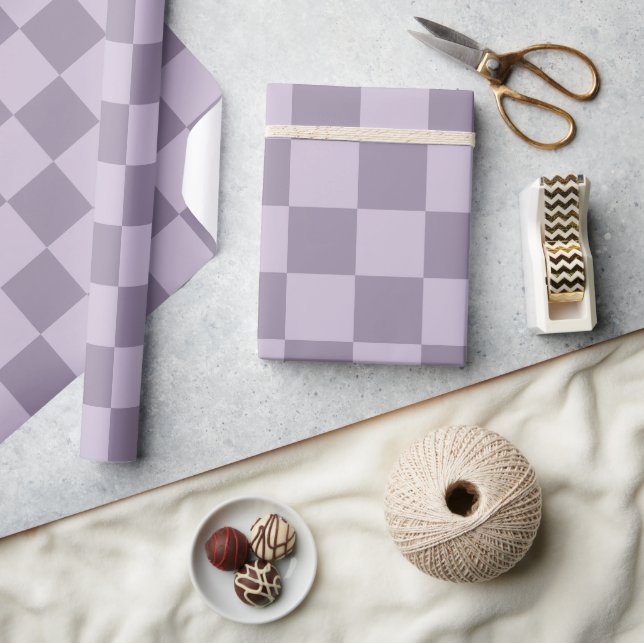 Minimalistisches, sanftes Lavendel-Karomuster Geschenkpapier (Kunsthandwerk)