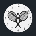 Minimalistisches Schwarz-Weiß Elegantes klassische Runde Wanduhr<br><div class="desc">Minimalistische Tennishalterung</div>