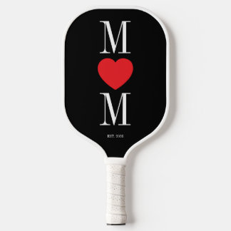 Minimalistisches Schwarz-Weiß-Motiv mit rotem Herz Pickleball Schläger