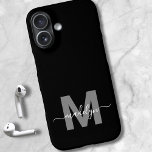 Minimalistisches Schwarz-weißes Monogramm iPhone 16 Hülle<br><div class="desc">Personalisierte Minimalistische Schwarz-Weiß-Script erste Monogramm-Handy-Fall. Fügen Sie Ihrem Handy eine Touch von Luxus und Eleganz mit diesem personalisierten Gehäuse hinzu. Mit einem schwarzen Hintergrund, einem fett grauen Initial und einem fließenden weißen Skriptnamen verbindet dieses Design Eleganz mit modernem Stil. Ideal für alle, die elegante, glamouröse Accessoires schätzen, macht dieser Handy-Gehäuse...</div>