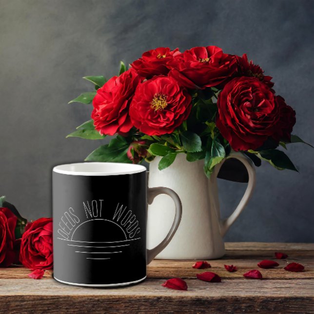 Minimalistisches Schwarz-weißes Sonnenzeitangebot Kaffeetasse (Von Creator hochgeladen)