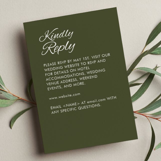 Minimalistisches Script Army Green Wedding RSVP Karte (Von Creator hochgeladen)