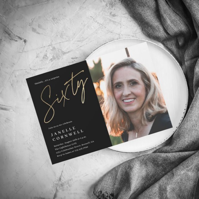 Minimalistisches Script Black und Gold 60. Foto Einladung (Von Creator hochgeladen)