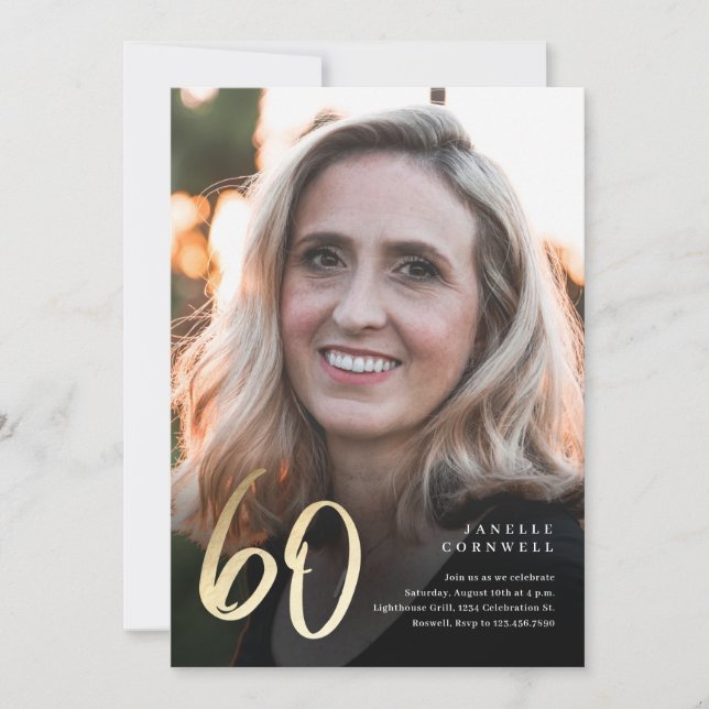 Minimalistisches Script Black und Gold 60. Geburts Einladung (Vorderseite)