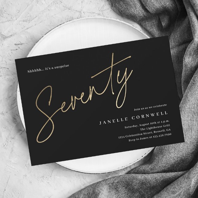 Minimalistisches Script Black und Gold 70. Geburts Magneteinladung (Modern gold script 70th birthday party invitation.)