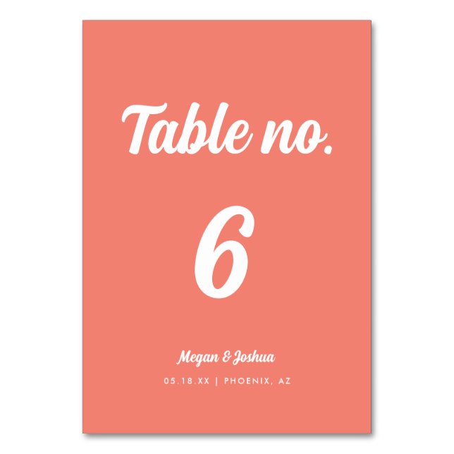 Minimalistisches Script Coral Pink Hochzeit Tischnummer (Vorderseite)