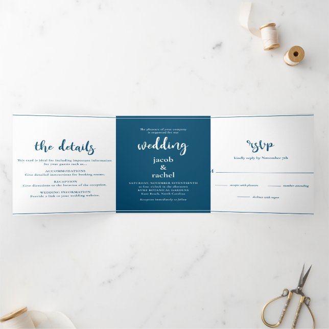 Minimalistisches Script Ocean Blue & White Wedding Dreifach Gefaltete Einladung (Innenseite)