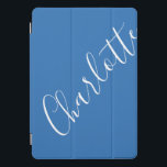 Minimalistisches Skript Personalisierter Name Fran iPad Pro Cover<br><div class="desc">Minimalistischer Script Typografy Name in Französisch Blau und Weiß iPad Fall</div>