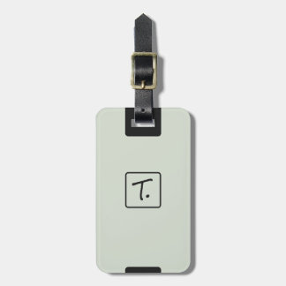Minimalistisches Soft Sage mit schwarzem Monogramm Gepäckanhänger