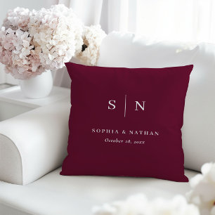 Minimalistisches und schickes Burgund Hochzeitsm Kissen