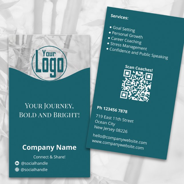 Minimalistisches Unternehmen für den Aquamarinen R Visitenkarte (Minimalist Teal White Life Coach Company Business Card, Portrait Format, QR code, Service List)