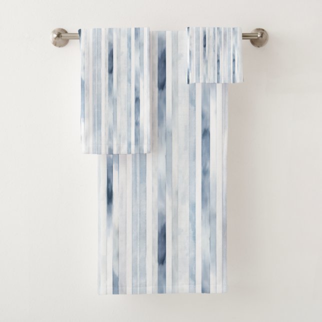 Minimalistisches Watercolor Blue Stripe Muster Badhandtuch Set (Insitu)