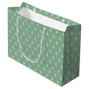 Minimalistisches weiches grünes Monogramm Große Geschenktüte