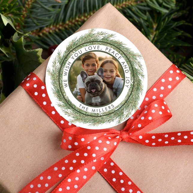 Minimalistisches Weihnachtsbad Foto Modernes Einfa Runder Aufkleber (Minimalist Christmas Wreath Photo Modern Simple Classic Round Sticker)