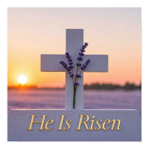 Minimalistisches weißes Kreuz mit Lavendel