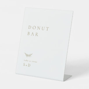 Minimalistisches White Gold Donut Bar Wedding-Zeic Sockelschild