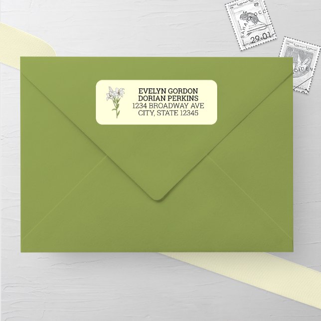 Minimalistisches White Lily Wedding Rücksendetiket (Von Creator hochgeladen)