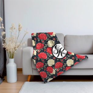 Minimierte Rose und Monogramm Sherpadecke