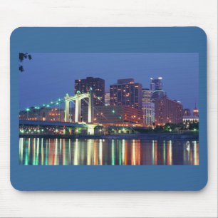 Minneapolis-Skyline nachts Mousepad