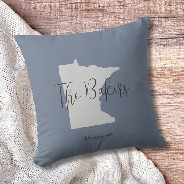 Minnesota Staat Familienname Throw Kissen (Show pride for your state and personalize it!  "love makes this house a home in <your state>")
