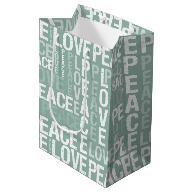 Mint Green White Peace Love Christmas Mittlere Geschenktüte (Vorderseite Schrägansicht)