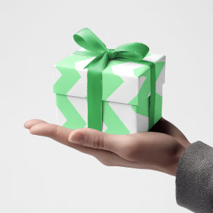 Mintgrünes und weißes Chevron-Muster Geschenkpapier