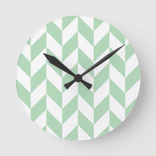 Minze Green Herringbone-Muster Runde Wanduhr