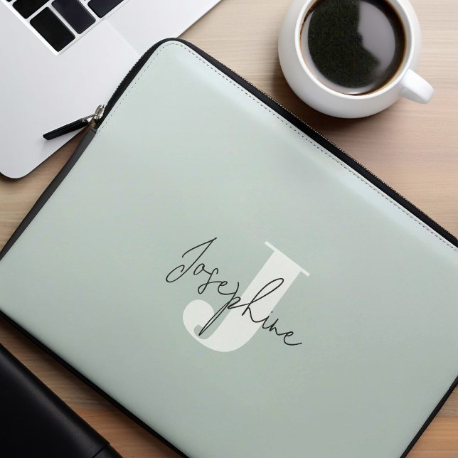 Minze Green Moderne Minimalistisch Mit Monogramm Laptopschutzhülle (Von Creator hochgeladen)