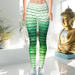 Minze und dunkelgrüne, trendige Rampenleuchte Leggings<br><div class="desc">Mit den schüchternen schüchternen Panda Mint und den dunkelgrünen, trendigen Farbverstärker-Leggings verleihen Sie Ihrem Stil einen lebendigen Pop. Diese einzigartigen und modern ausgekleideten Leggings bieten eine auffallende Kombination aus Grün- und Minztönen in einem ausgekleideten Farbverlauf. Das moderne, gewellte Muster mit einer Knöchelpartie verleiht dem Gymnastikstudio einen undurchsichtigen, weißen Farbton und...</div>