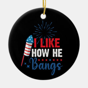 Mir gefällt, wie er das patriotische Paar zum 4. J Keramik Ornament