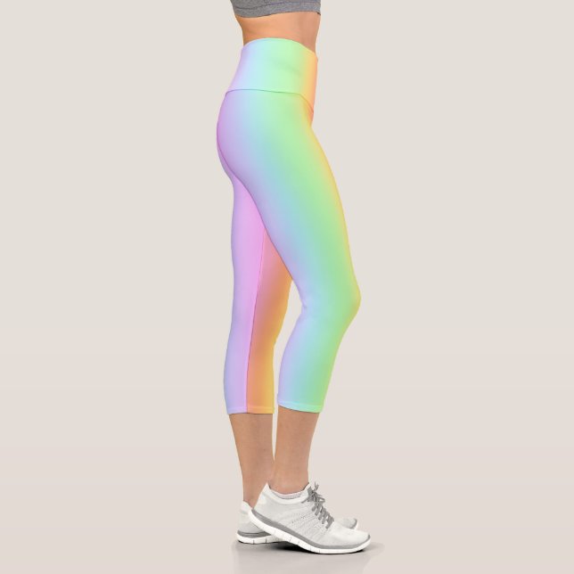 Mirrored Pastel Rainbow Vertical Strip Gradient Capri Leggings (Rechts)