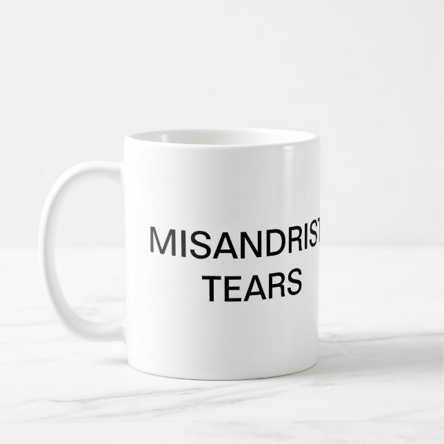 Misandrist zerreißt Tasse (Links)