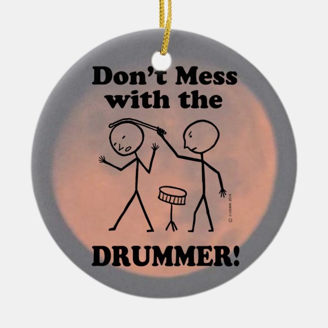 Misch dich nicht mit dem Drummer Keramik Ornament (Vorne)