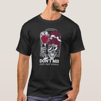 Mische Wein und Skelettfrauen nicht Glas T-Shirt