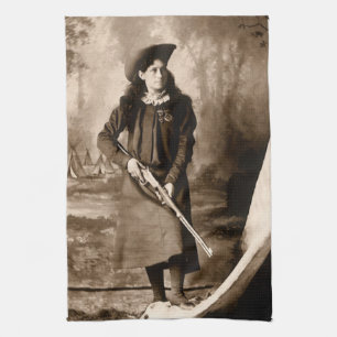 Miss Annie Oakley mit Gun, Vintages Foto Portrait Geschirrtuch
