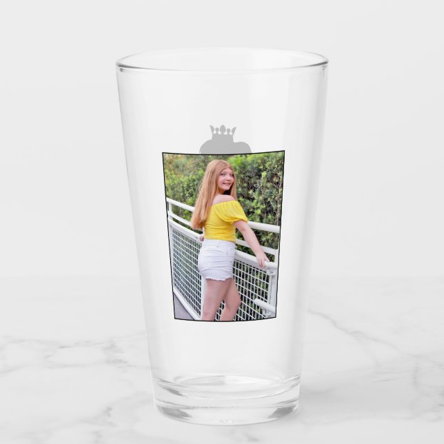 Miss April 2023 Glas (Vorderseite)