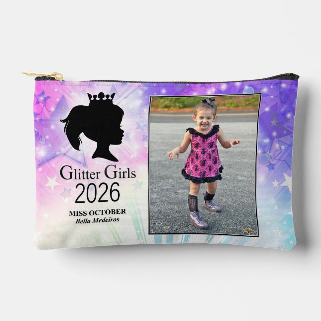 Miss October 2026 Zubehörtasche (Vorderseite)