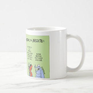 Mistkäfer erwägt die Bedeutung des Lebens Kaffeetasse