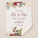 Mistletoe Manor Der neue Mr. & Mrs. Newlyweds Sherpadecke<br><div class="desc">Mistletoe Manor Watercolor Rose Design mit handgemalten Floralfarben, Holly Berry-Blätter, Pine Sprig Foliage und Watercolor Paint Brush Strokes. Farbenfrohe Marsala, Wein Merlot Rot, Burgund, Elfenbeincreme und Grün. Mit Wirbler Chic Typografie Pinsel Script Schriftart und elegante florale Top Border - The new Mr. & Mrs. Name etabliert & Datum, Monogram neu...</div>
